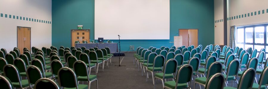 Cum să alegi scaunele ideale pentru conferințe și vizitatori: confort și stil la superlativ